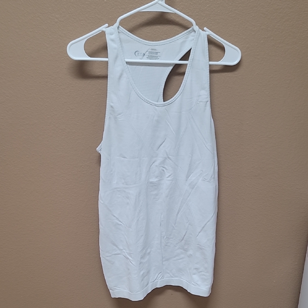 ZYIA Classic Tank Top 🩶🤍